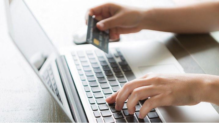 Advantages and disadvantages of getting a loan to a card for the unemployed
